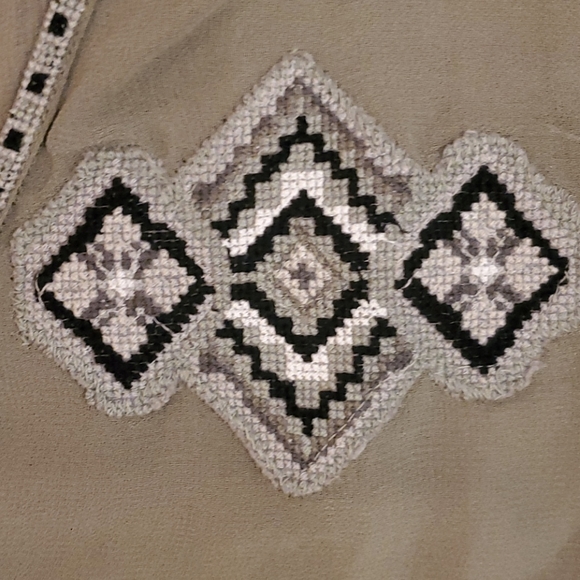 Women's Embroidery Top - Picture 2 of 5